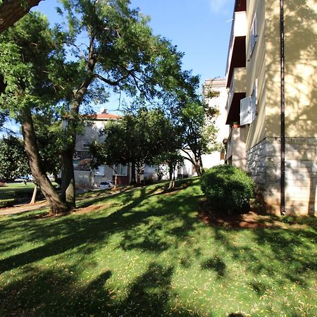 Apartment Agata In City Center Пореч Стая снимка