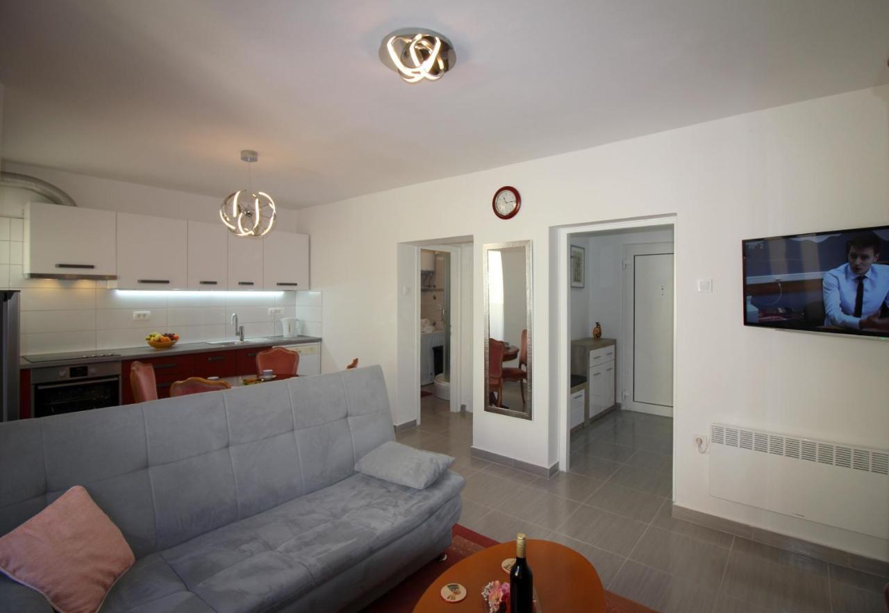 Apartment Agata In City Center Пореч Екстериор снимка