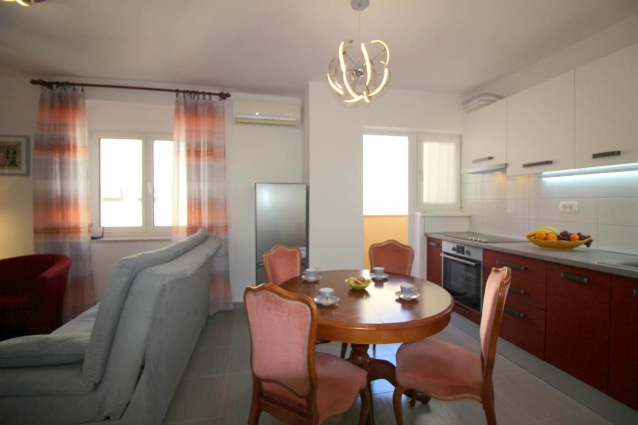 Apartment Agata In City Center Пореч Екстериор снимка