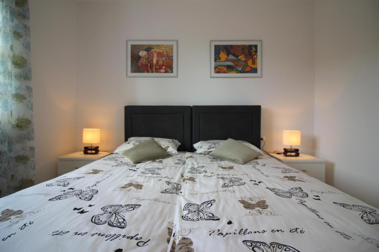 Apartment Agata In City Center Пореч Екстериор снимка